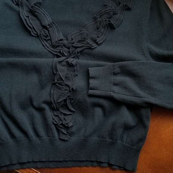 Wanko Top with Ruffle Detail - Picture 3 of 4